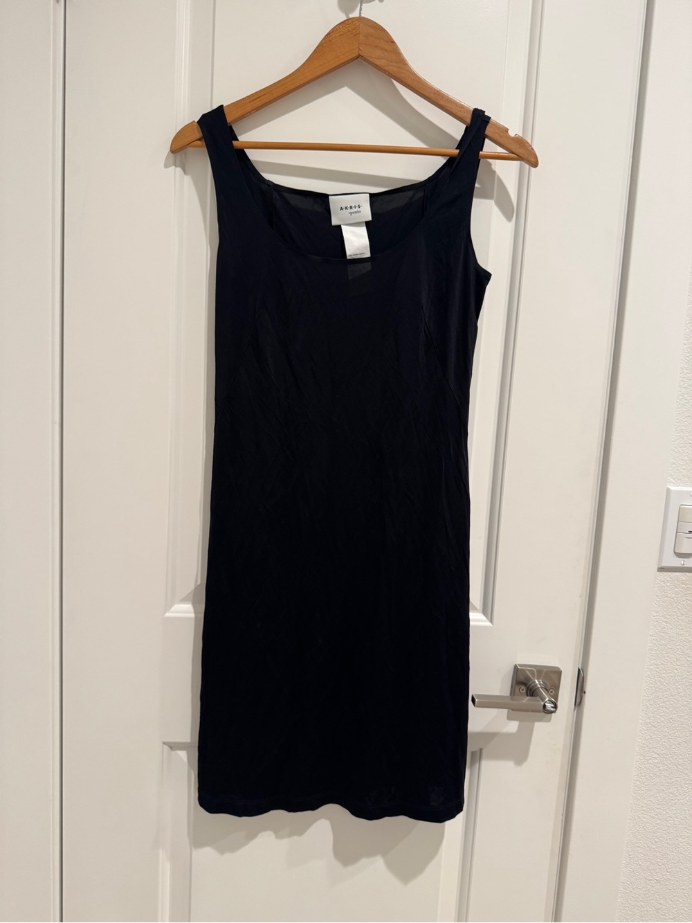 AKRIS PUNTO viscose sleeveless tank slip dress / size IN BLACK SIZE 4 US NWOT